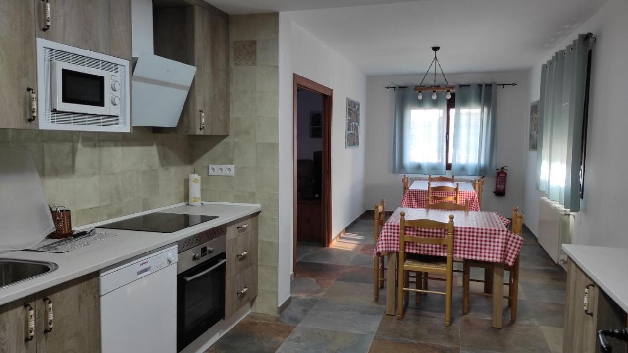 Navatrasierra Casa Rural La Colmena Del Geoparque מראה חיצוני תמונה