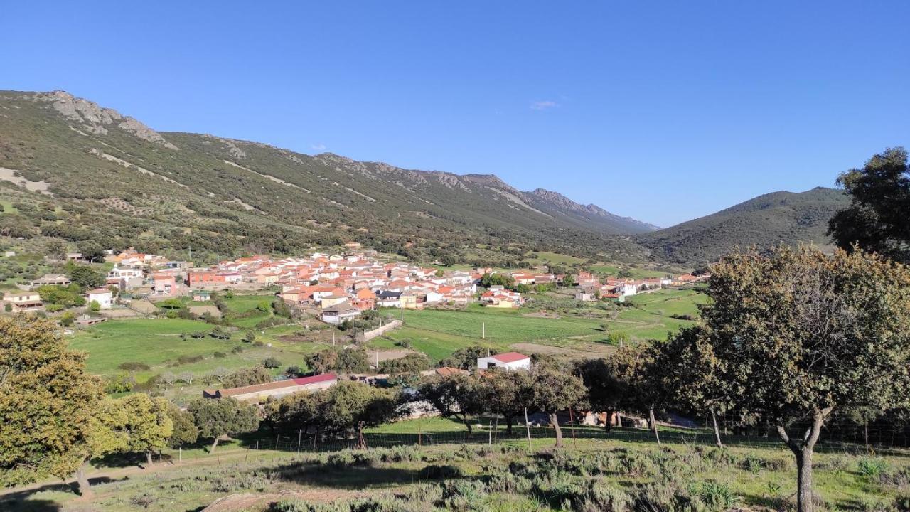 Navatrasierra Casa Rural La Colmena Del Geoparque מראה חיצוני תמונה