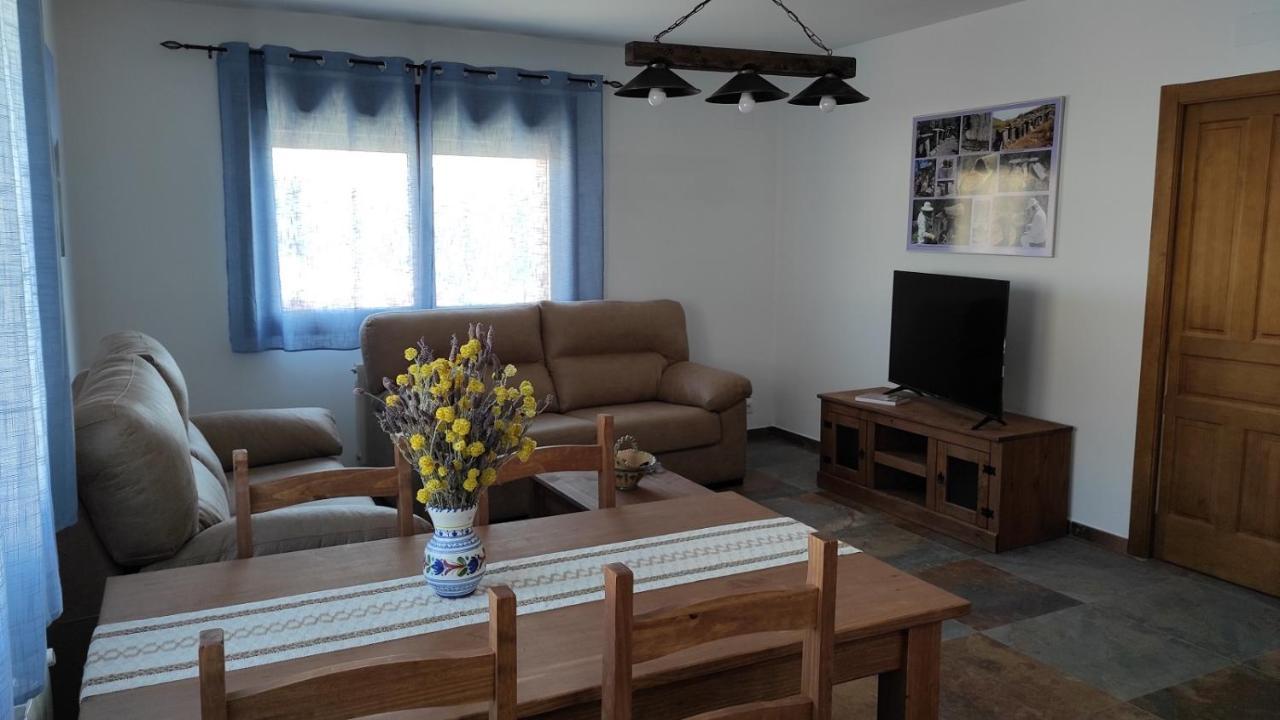 Navatrasierra Casa Rural La Colmena Del Geoparque מראה חיצוני תמונה