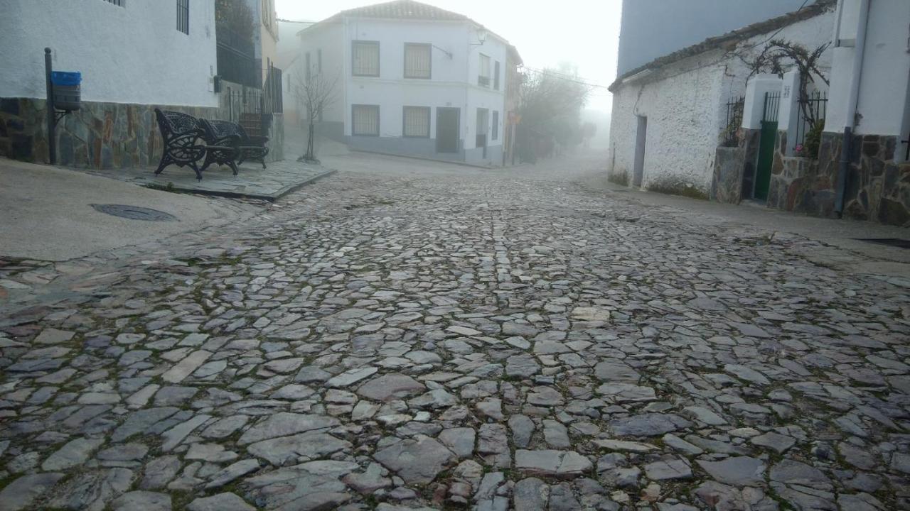 Navatrasierra Casa Rural La Colmena Del Geoparque מראה חיצוני תמונה