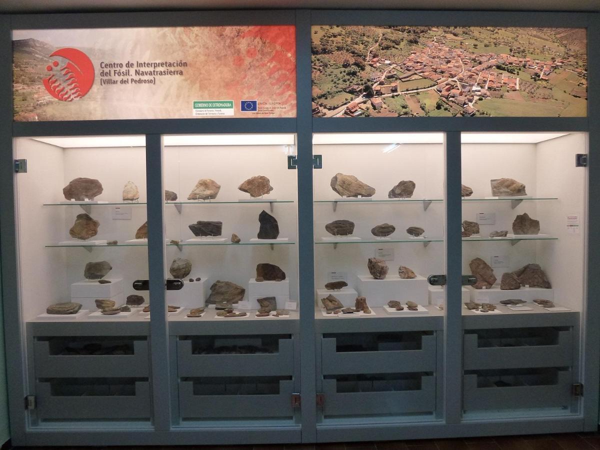 Navatrasierra Casa Rural La Colmena Del Geoparque מראה חיצוני תמונה