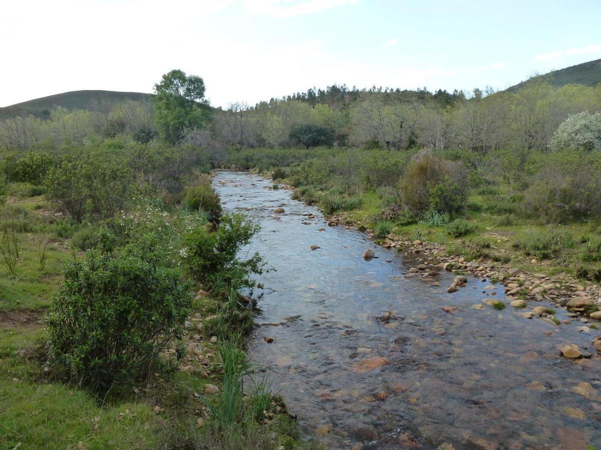 Navatrasierra Casa Rural La Colmena Del Geoparque מראה חיצוני תמונה
